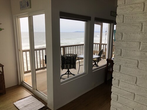 OCEANFRONT Condo minutes from Coronado 