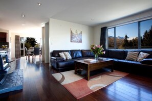 Smart-TV, Kamin, Videospielkonsole, DVD-Player