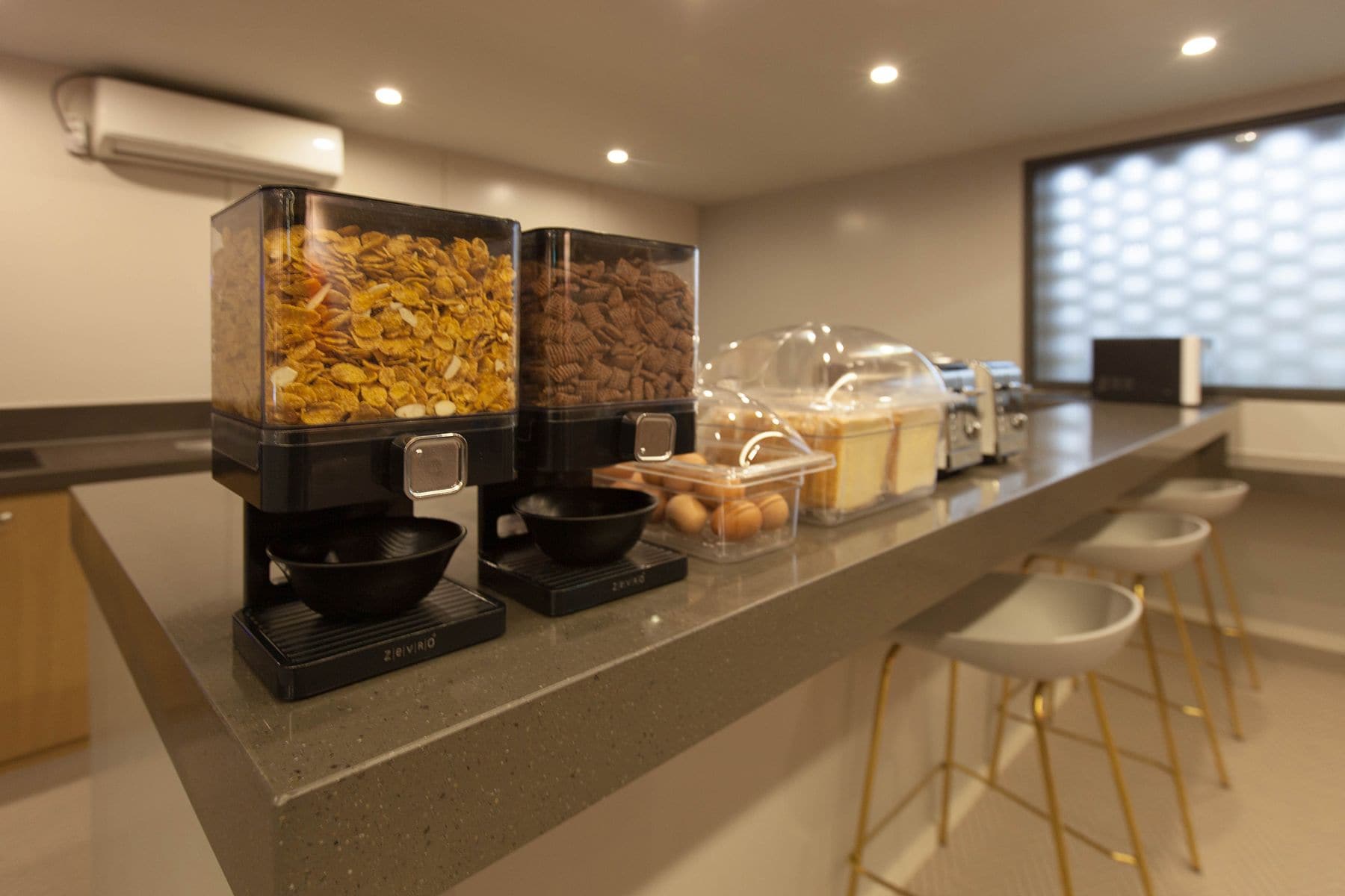 free daily continental breakfast