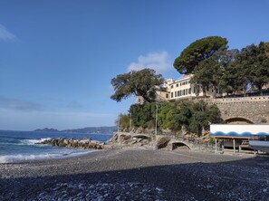 Una playa cerca, toallas de playa
