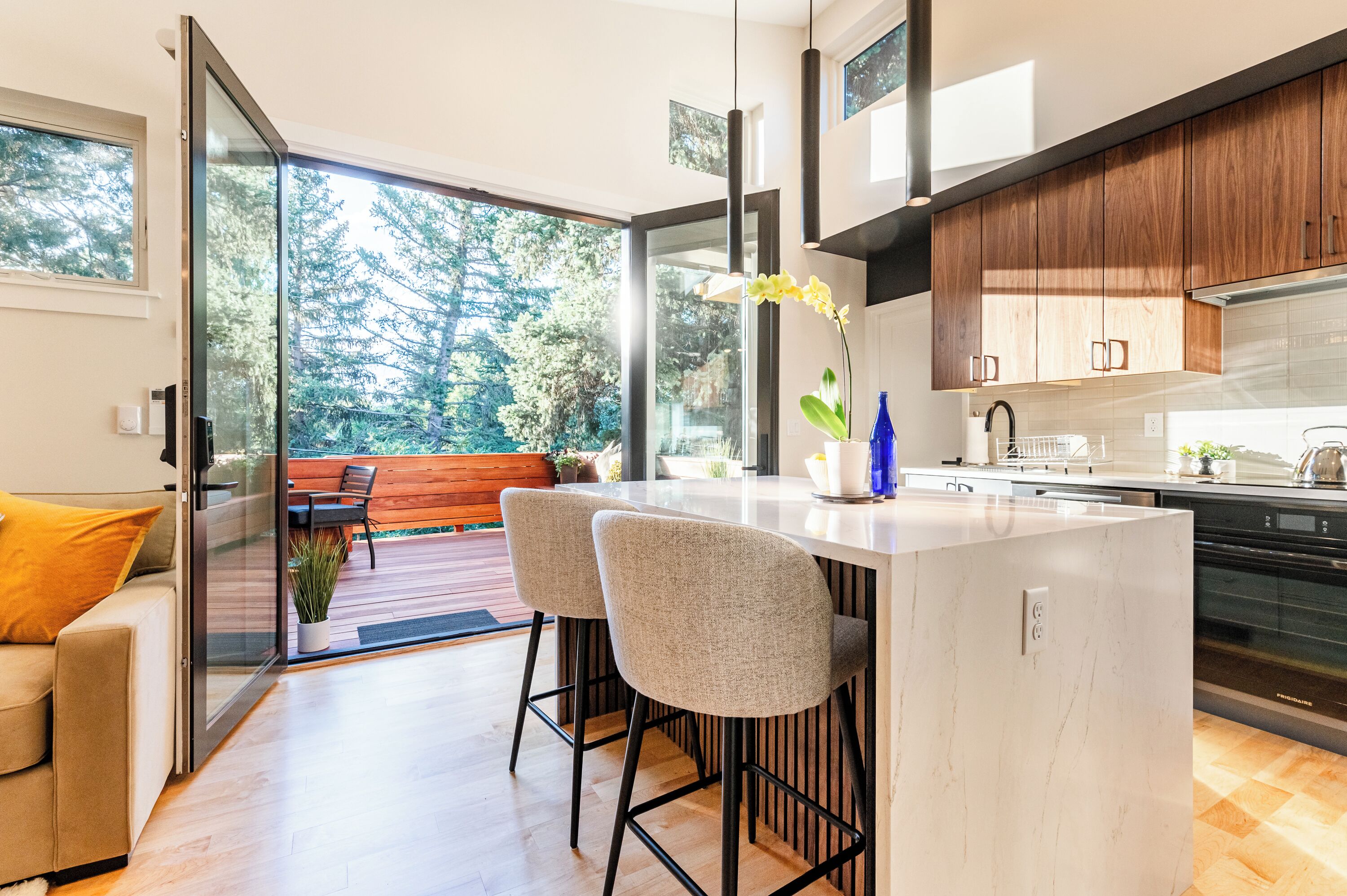 Topside Boulder: Polished, Sparkling ADU, Spacious Executive Suite, 30-Day Stays
