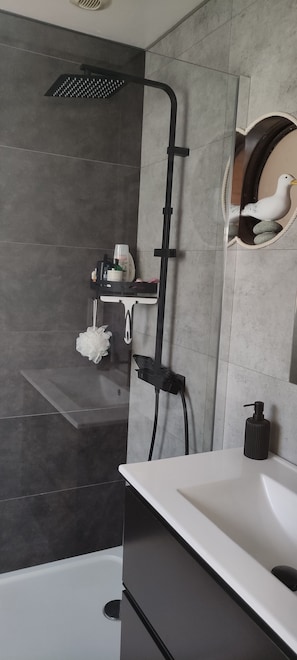 Bathtub, hair dryer