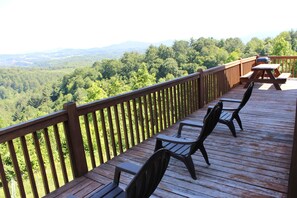 Property grounds - Above It All - 2BR/2BA Cabin w/Long Range Views Near Grayson Highlands (Grassy Creek)