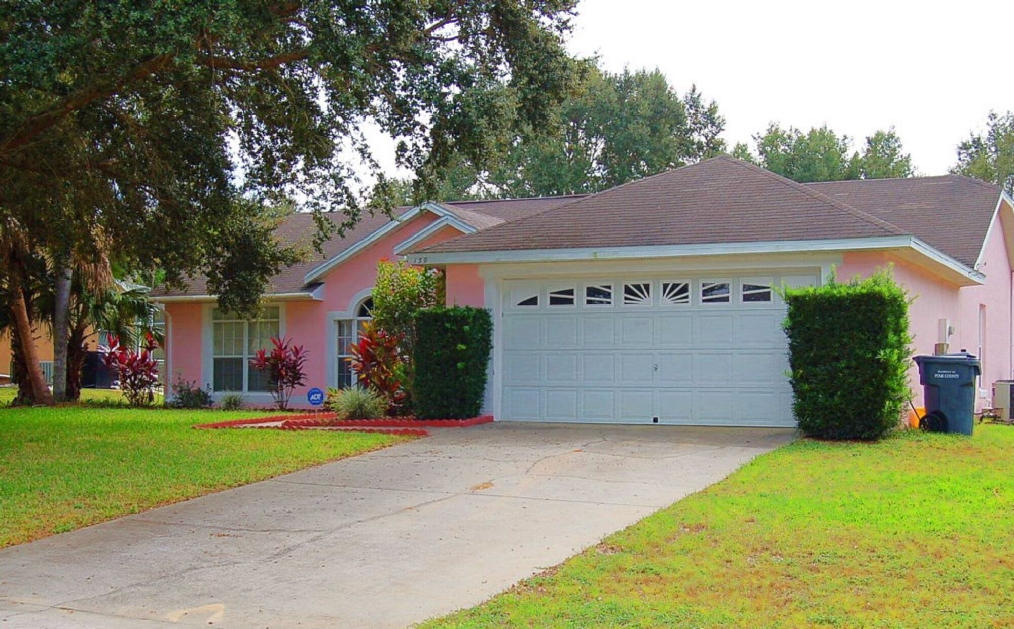 Pet Friendly 3 bedroom 2 Bath Pool Home.