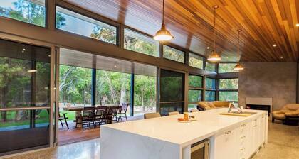 Maybrook Minutes from Meelup Beaches and Dining