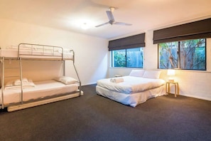 4 bedrooms, iron/ironing board, WiFi, bed sheets