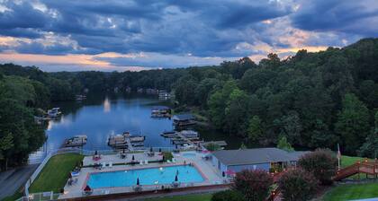 Waterfront Top Floor Condo at Smith Mountain Lake with private boat slip