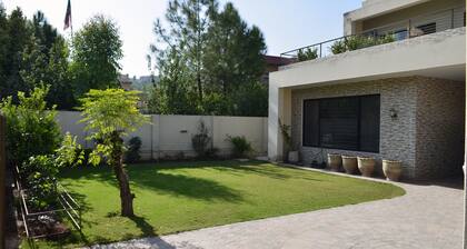 Family Suite, 2 Bedroom with common bath, and a dinning room
