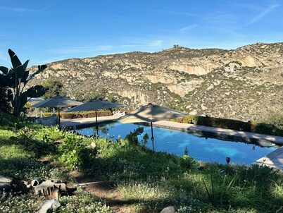 Quiet hilltop guest house with great views