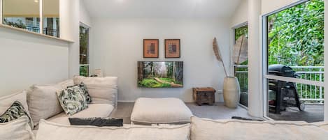 Fernseher, DVD-Player, Stereoanlage