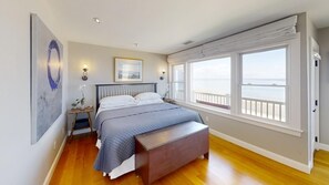 5 bedrooms, desk, iron/ironing board, travel crib