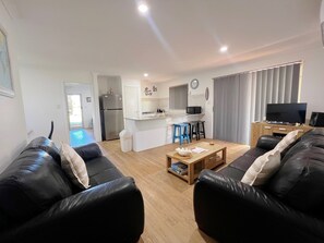 Smart TV, Netflix, DVD player, smart speakers