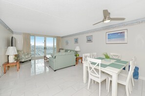 Interior - XPLORIE ACTIVITIES & LINENS INCLUDED*! ! QUAY 2BR/2BA Condo with Ocean & Bay Views! (Ocean City)