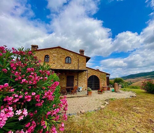 Beautiful 3 bedroom restored farmhouse near San Gimignano