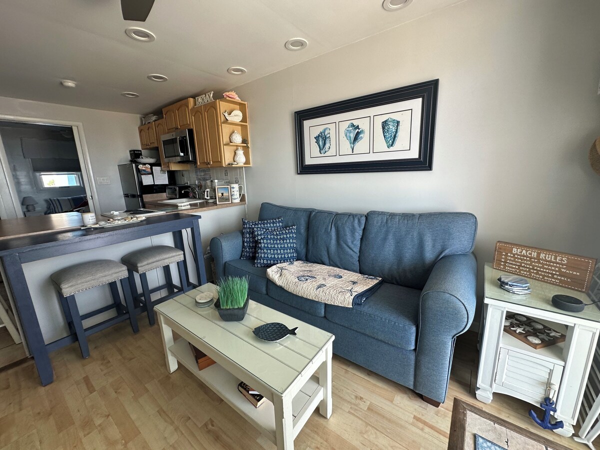 Book your Thanksgiving today, and enjoy the ocean view !!