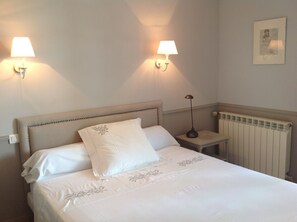 4 bedrooms, iron/ironing board, internet, bed sheets - house pines quiet (Saint-André-De-Sangonis)