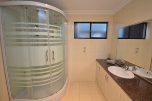 Shower, towels
