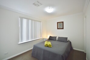 4 bedrooms, bed sheets