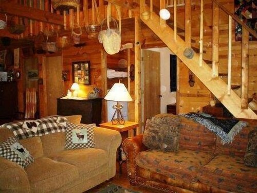 SINGLETREE LODGE-5 BEDROOM CABIN SLEEPS 12