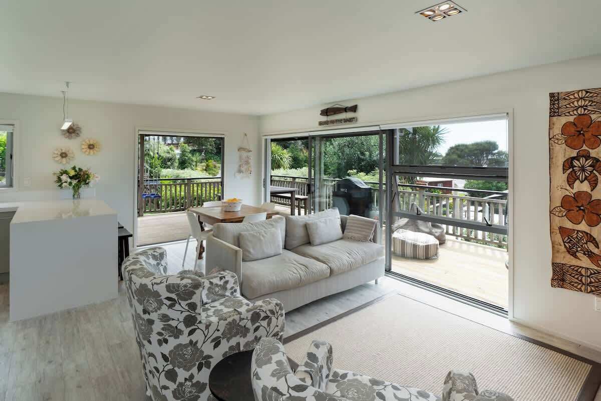 TV, DVD player, offices