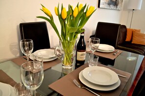 Dining - THE HOUSE OF PASSENGERS COZY APT DOWNTOWN near CENTRAL STATION TERMINAL -AIRBUS (MILANO)