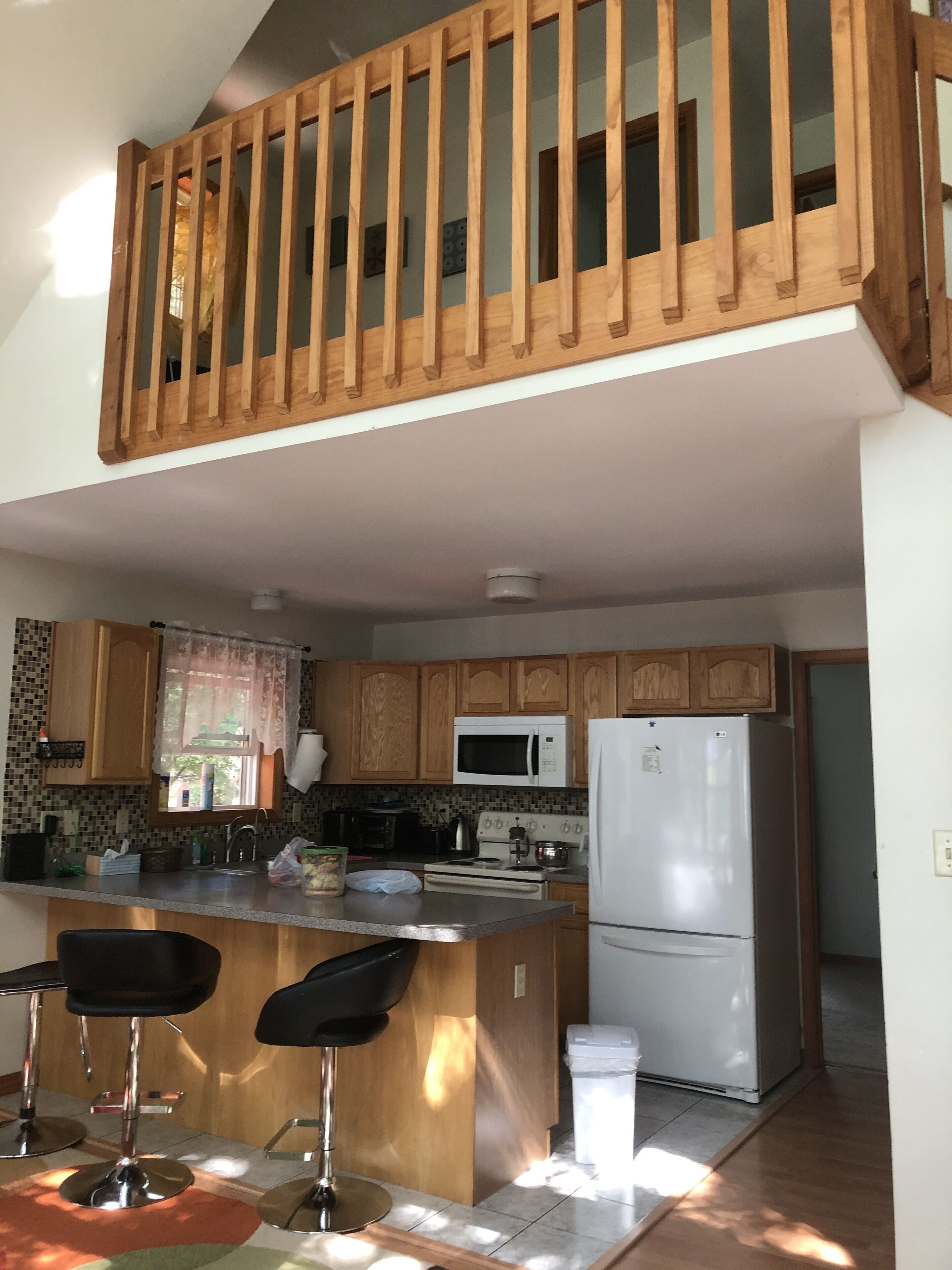 Lakefront! 4BR/3BA, sauna, private dock, boat, central A/C, fireplace, internet.