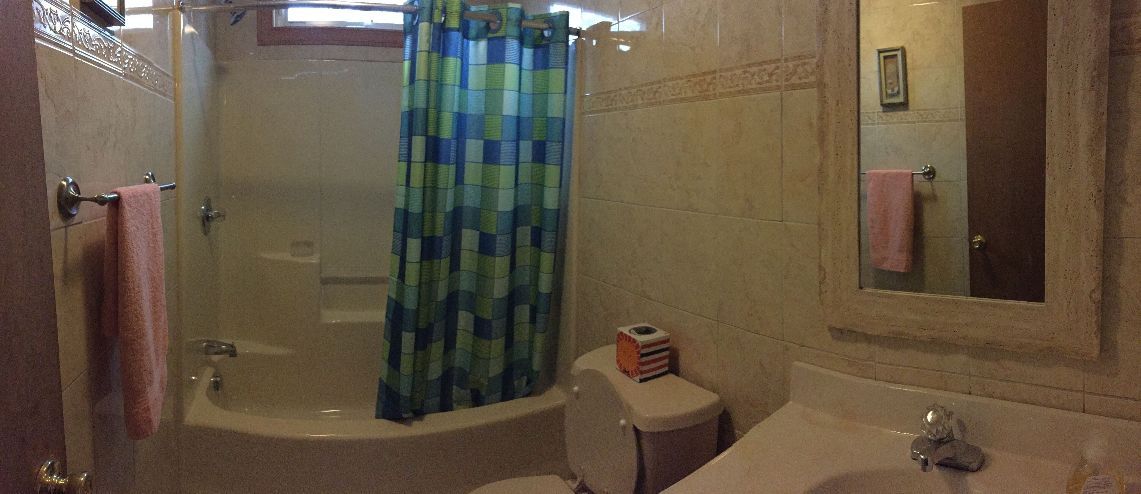 Lakefront! 4BR/3BA, sauna, private dock, boat, central A/C, fireplace, internet.