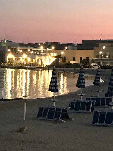 La Villa "Azzurra" grande e spaziosa con la bella veranda ed il verde giardino