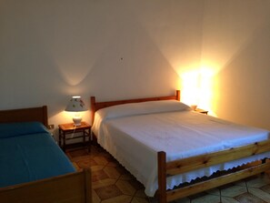 4 bedrooms, bed sheets