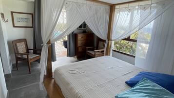 5 chambres, bureau, fer et planche à repasser, lit parapluie