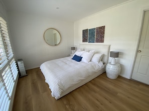 4 bedrooms, iron/ironing board, free WiFi, bed sheets