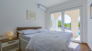 3 Schlafzimmer, Zimmersafe, Schreibtisch, Bügeleisen/Bügelbrett