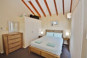 3 bedrooms, bed sheets