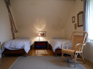 6 bedrooms, iron/ironing board, WiFi, bed sheets - Fauguernon: Country Cottage / Gite - Fauguernon (Fauguernon)