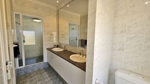 Shower - Kingview  - Kalbarri, WA (Kalbarri)