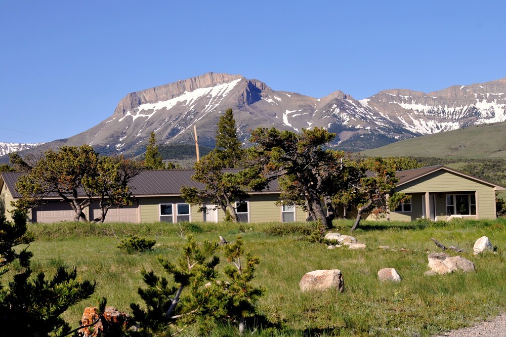 Rocky Mountain Front Retreat - comfortable adventure - Harmony in Paradise