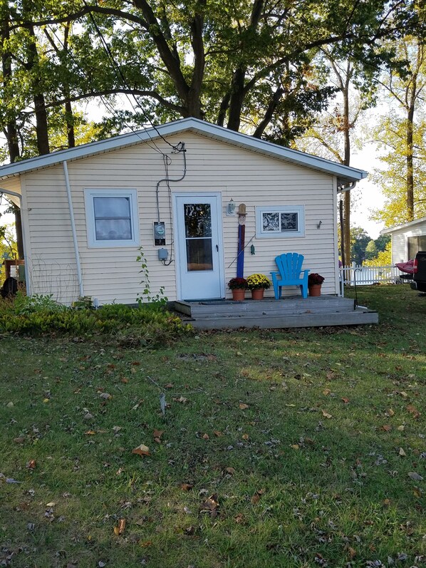 Exterior - Fish, swim, sun and relax!  (Marcellus)