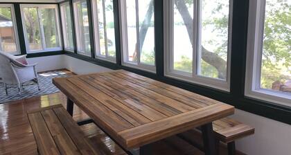Beautiful Views @ 4-Season Lake House, Private Sandy Beach