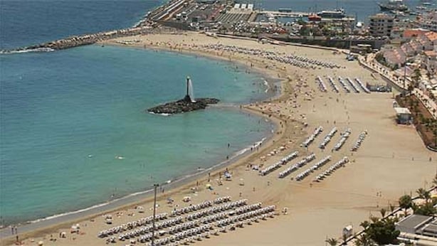 An aerial view of a beach with rows of sun loungers and a lighthouse. - Spring Apartment  (Costa del Silencio)