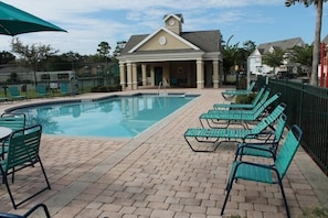 A swimming pool with lounge chairs and a covered area with columns. - Cozy Home Away From Home - VB010 (Kissimmee)