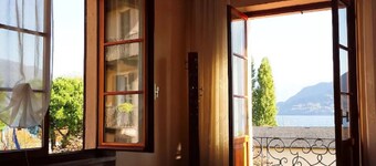 "FARFALLA" HOLIDAY HOUSE with PANORAMIC VIEW on LAKE MAGGIORE