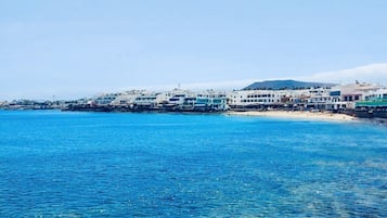 بالقرب من الشاطئ