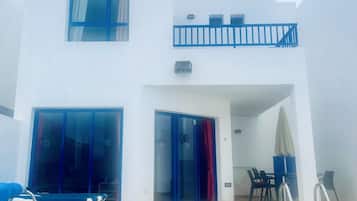 حمّام سباحة مُدفَّأ