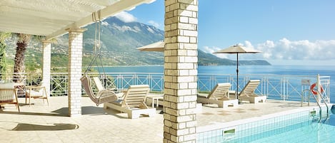 Outdoor pool, pool loungers