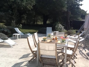 Outdoor dining