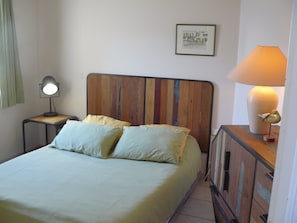 3 bedrooms, iron/ironing board, travel cot, free WiFi