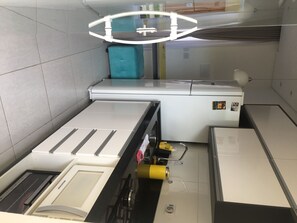 Microwave, cookware/dishes/utensils