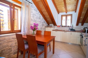 Køleskab, ovn, kogeplade, opvaskemaskine