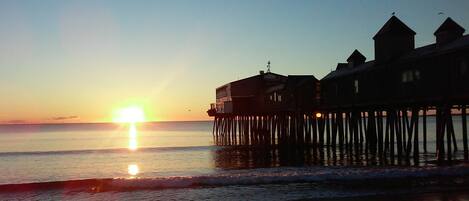 Beach nearby, sun-loungers, beach towels