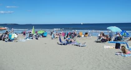 *****Charming Cottage 5 min walk to beach & 8 min. walk to pier !!!